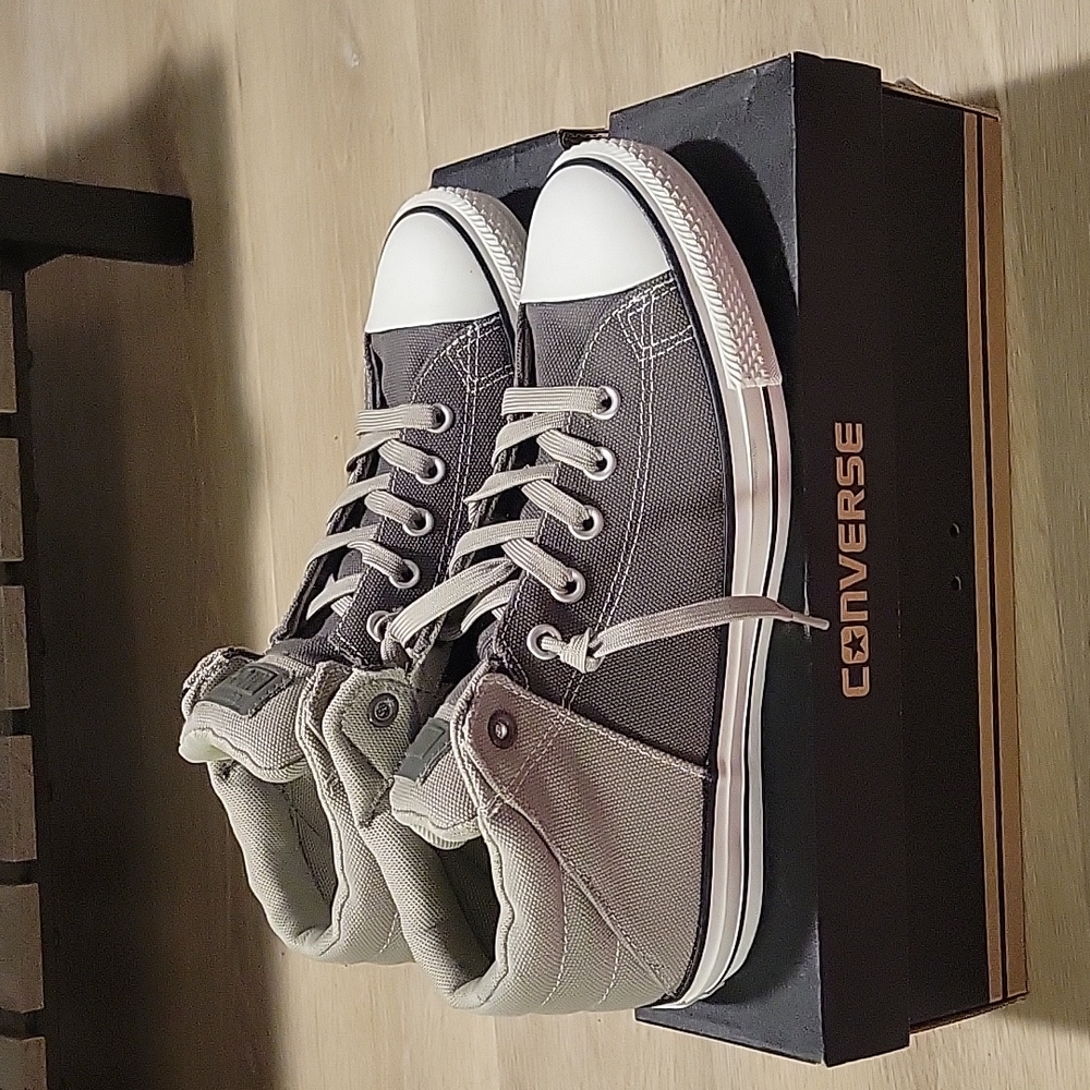 Converse Unisex CT Axel Mid Top Sneakers